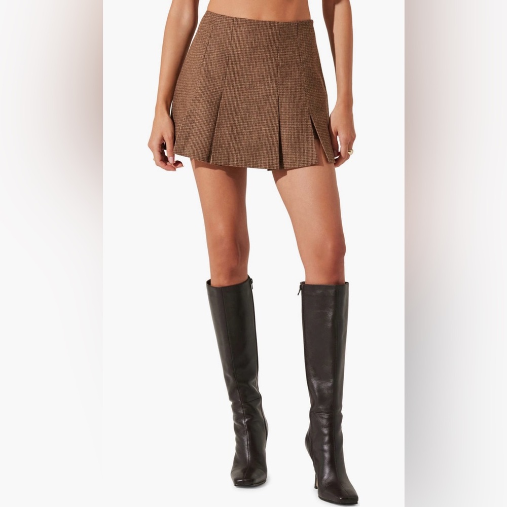 ASTR THE LABEL, PLEATED SKORT